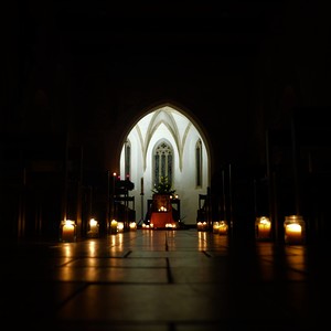 Kirche mit Kerzen