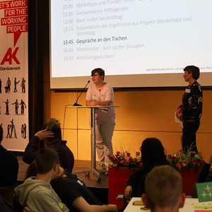 nd im Dialog, Jugendliche treffen Politiker/-innen im AK-Kongresssaal, 10. Mai 2022