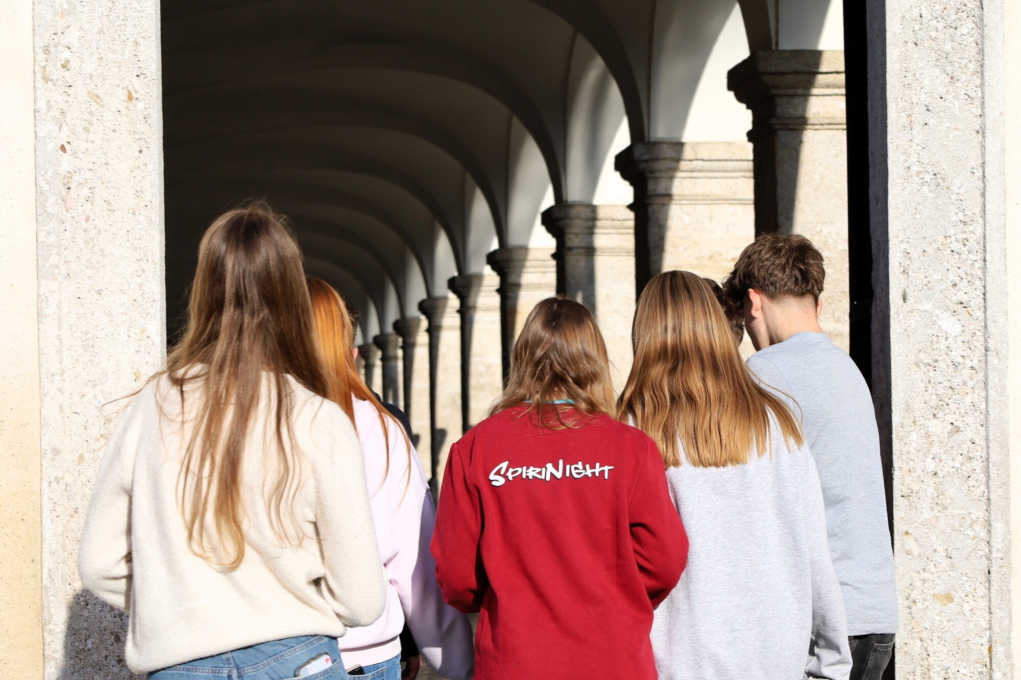 Die Vorbereitungsphase auf die Firmung ist eine spannende Zeit. Auf vielf?ltige Art und Weise werden Glauben und Leben zur Sprache gebracht. Als Erg?nzung zu den pfarrlichen Angeboten gibt es die SpiriNights.