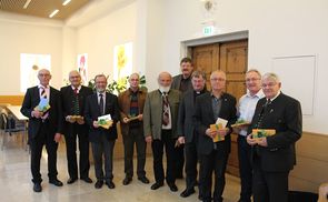 Glückwünsche an verdiente Diakone.