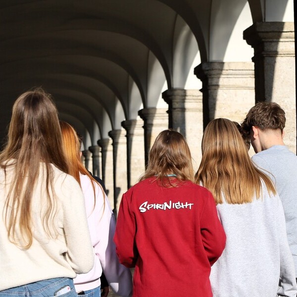 Die Vorbereitungsphase auf die Firmung ist eine spannende Zeit. Auf vielf?ltige Art und Weise werden Glauben und Leben zur Sprache gebracht. Als Erg?nzung zu den pfarrlichen Angeboten gibt es die SpiriNights.