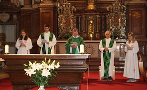 Bischof Manfred feiert mit dem Kollegium Aloisianum Gottesdienst