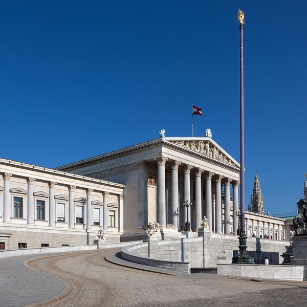 Parliament Buildings - Vienna - Austria / ©STEVE ALLEN, Steve Allen Parliament Buildings on Ringstrabe in Vienna, Austria. The Austrian Parliament is the bicameral legislature in Austria. It consists of two chambers: the National Council (Nationalrat) and the Federal Council.