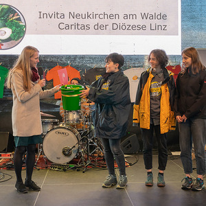 Projektübergabe durch  Claudia Humer von der Landjugend OÖ