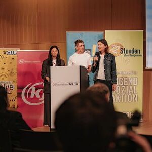 Marion Huber vom Vorstand der Caritas OÖ bei ihrem 72-Sekunden-Statement