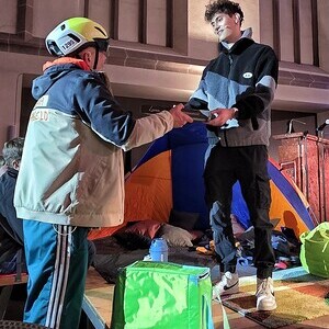 Bunt und lebendig war es am 21. März in Regau mit rund 350 Firmlingen, welche die SpiriNight besuchten.Johannes Haslinger beim Schauspiel als Prophet Elija.