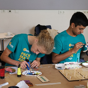 402 - Gemeinsam durchs Jahr - Holzkalender fürs Seniorenwohnhaus