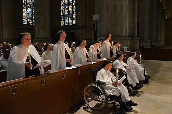 Die Jubilarinnen erneuerten beim feierlichen Gottesdienst ihre Profess. (nicht auf dem Bild: Sr. M. Clemens Hartl)