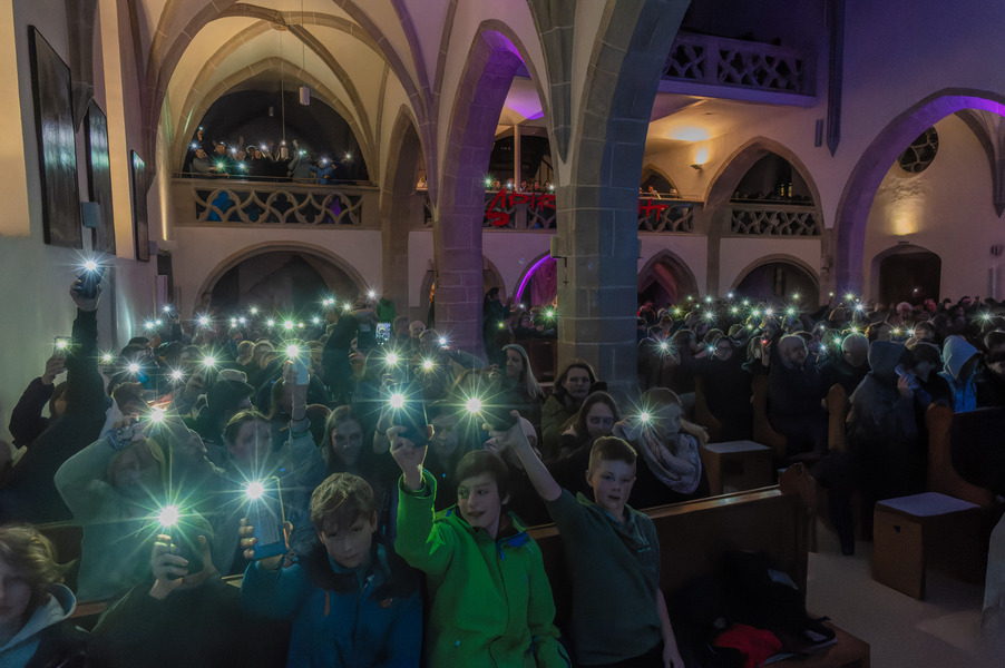 SpiriNight Gallneukirchen450 Firmlinge verbringen einen Halbtag in Gallneukirchen bei der SpiriNight. Mit spannenden und vielfältigen Workshops und einer Liturgie.Foto: Samuel Haijes