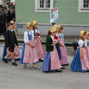 Trachtensonntag mit Ehejubilaren
