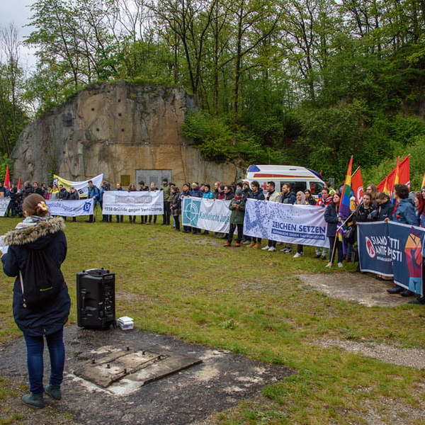 Gedenk- und Befreiungsfeier Mauthausen / Samuel Haijes Gedenk- und Befreiungsfeier Mauthausen Anlässlich der 74. Wiederkehr der Befreiung des KZ-Mauthausen fand die Gedenk- und Befreiungsfeier zum Thema 'Niemals Nummer. Immer Mensch' statt. Mehr als 9.000 Menschen nahmen daran teil.Jugendorganisationen