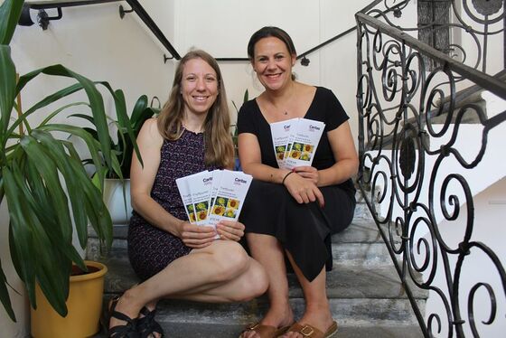 Martina Stollnberger (links) und Birgit Freidhager (rechts).