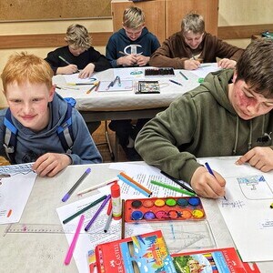 Bunt und lebendig war es am 21. März in Regau mit rund 350 Firmlingen, welche die SpiriNight besuchten.