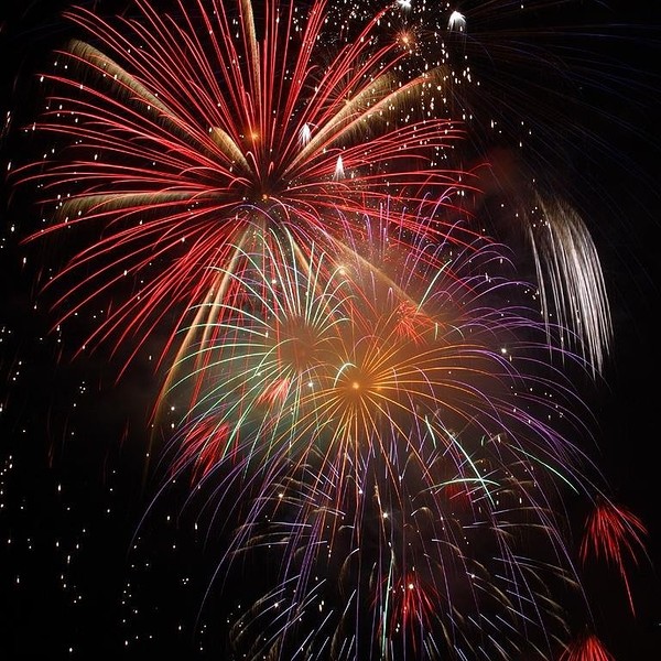 Firework / https://www.youtube.com/watch?v=QGJuMBdaqIw Firework