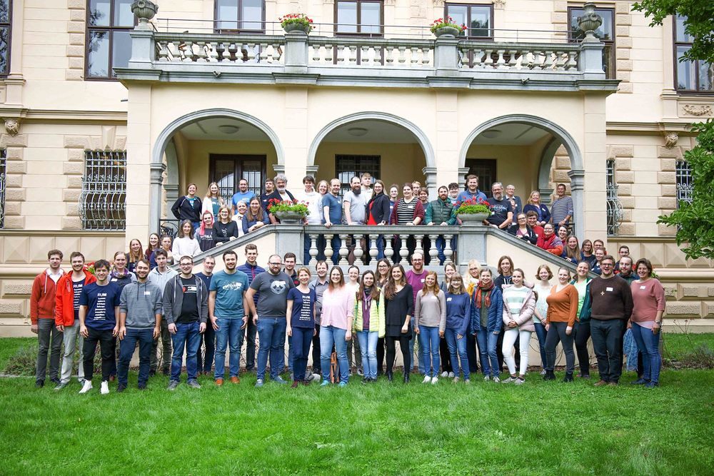 Diözesanleitungskreis der Kath. Jungschar und Plenum der Kath. Jugend. Gruppenfoto der beiden Vollversammlungen im Bildungshaus Schloss Puchberg bei Wels. Foto Helmut Eder