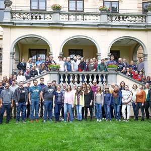 Diözesanleitungskreis der Kath. Jungschar und Plenum der Kath. Jugend. Gruppenfoto der beiden Vollversammlungen im Bildungshaus Schloss Puchberg bei Wels. Foto Helmut Eder