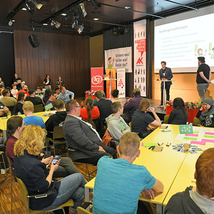 Veranstaltung Jugend im Dialog, Jugendliche treffen Politiker/-innen im AK-Kongresssaal, 10. Mai 2022