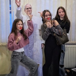 Bunt und lebendig war es am 21. März in Regau mit rund 350 Firmlingen, welche die SpiriNight besuchten.