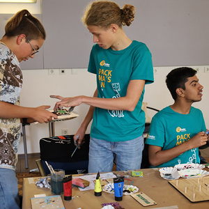 402 - Gemeinsam durchs Jahr - Holzkalender fürs Seniorenwohnhaus