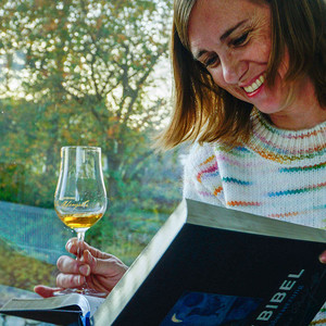 Ela Klein von der Katholischen Jugend OÖ freut sich auf das „biblische Whisky-Tasting