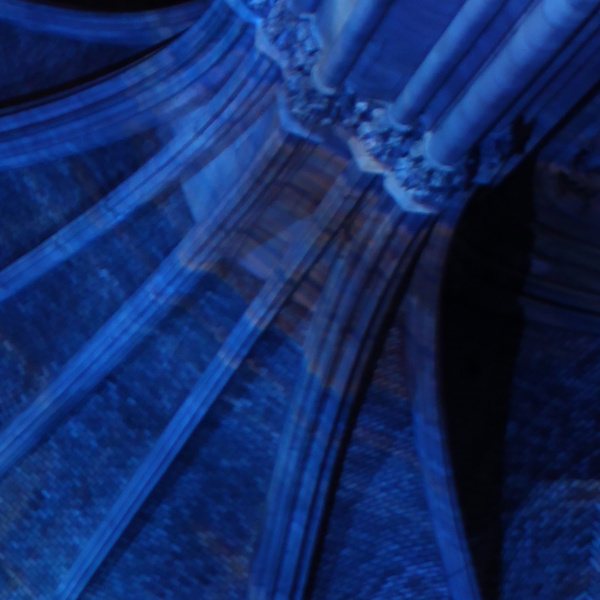 Kompositionswerkstatt: Komponieren in HIMMLISCHER HÖHE / © Diözese Linz/Stefan Weninger Detail von Lichtspielen im Mariendom Linz im Rahmen der Langen Nacht der Kirchen