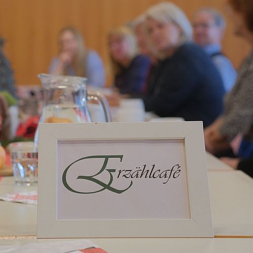 Erzählcafe in Oftering zum Thema Advent mit Gesprächsleiterin Birgit Aigner
