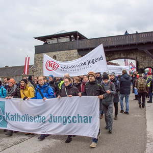 Gedenk- und Befreiungsfeier Mauthausen Anlässlich der 74. Wiederkehr der Befreiung des KZ-Mauthausen fand die Gedenk- und Befreiungsfeier zum Thema 'Niemals Nummer. Immer Mensch' statt. Mehr als 9.000 Menschen nahmen daran teil.Feier am Appellplatz