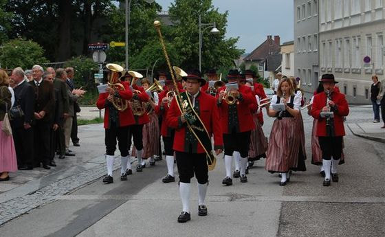 Trachtensonntag mit Ehejubilaren