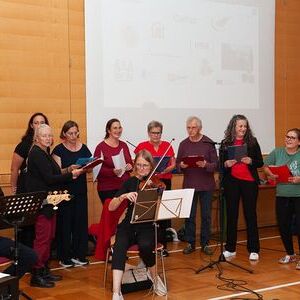 Für die lebendige musikalische Gestaltung der Veranstaltung sorgte der Singkreis Altmünster mit Band.