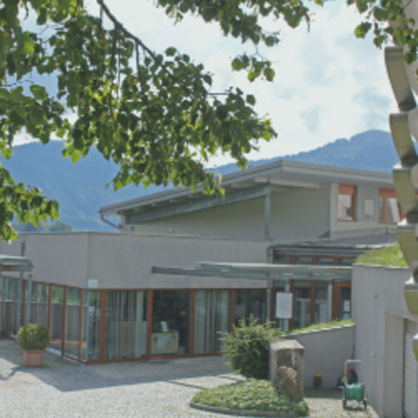 Eingang zum Haus der Dorfgemeinschaft