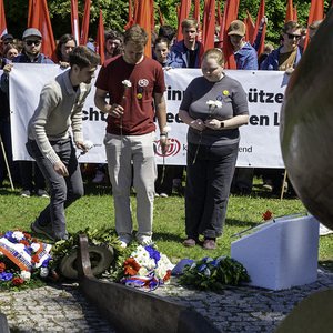 Gedenk- und Befreiungsfeier in Mauthausen zum 80. Jahrestag der Befreiung unter dem Motto 'Gemeinsam für ein 'Niemals wieder!''. Jugendgedenkfeier beim Kinder- und Jugenddenkmal