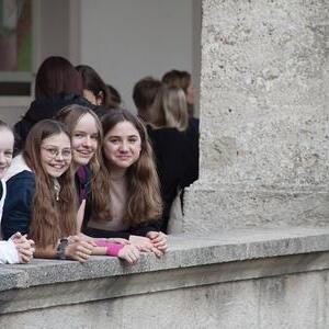 Am 14. März fand auf dem Gelände des Stiftes Kremsmünster zum zweiten Mal die SpiriNight statt. Über 400 Firmlinge aus zahlreichen Pfarrgemeinden nahmen daran teil und nutzten das vielfältige Workshopangebot im Rahmen ihrer Firmvorbereitung.