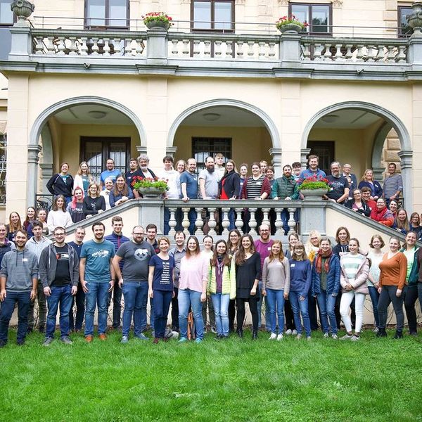 Diözesanleitungskreis der Kath. Jungschar und Plenum der Kath. Jugend. Gruppenfoto der beiden Vollversammlungen im Bildungshaus Schloss Puchberg bei Wels. Foto Helmut Eder