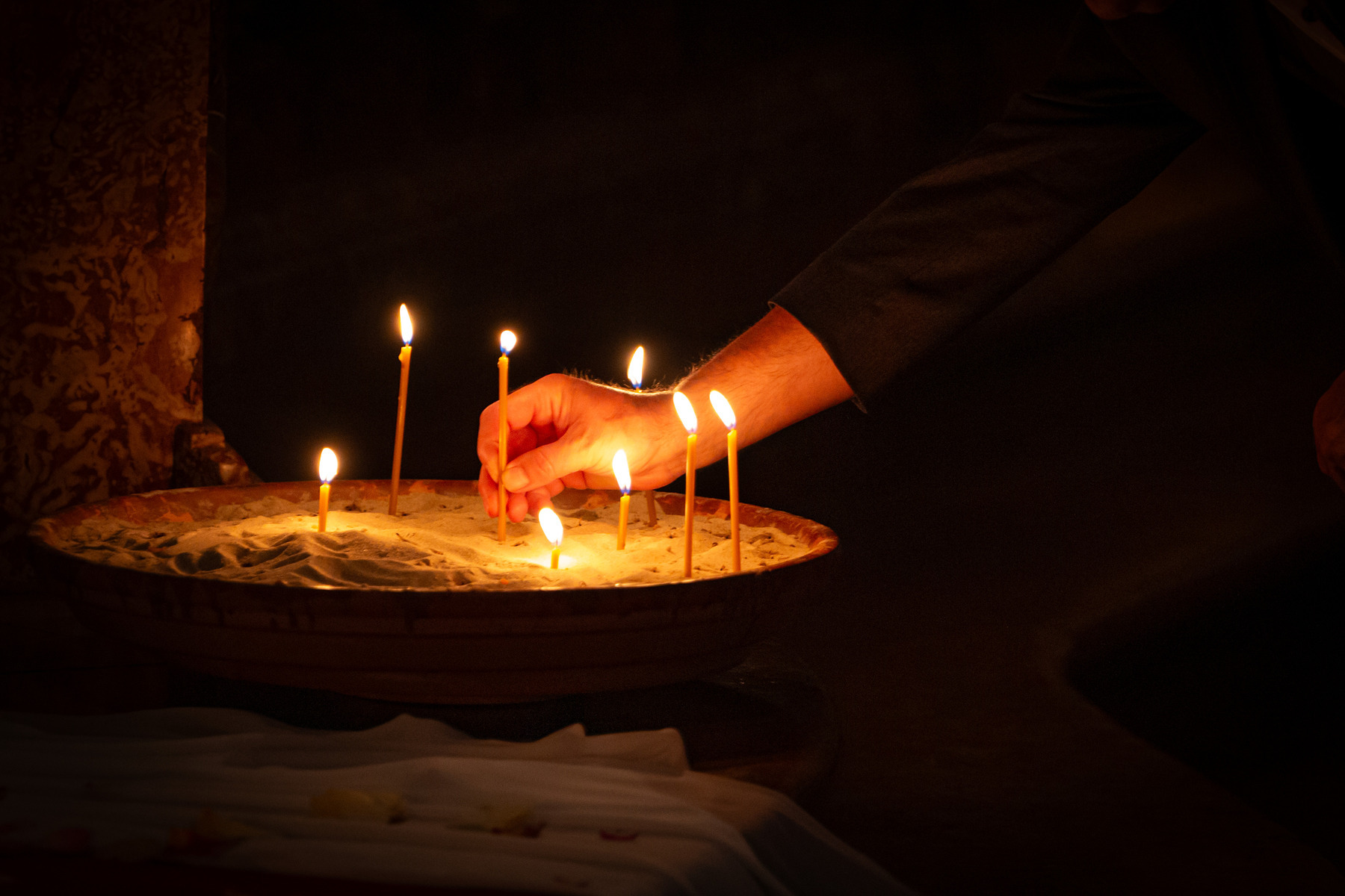 Die barmherzige Liebe Gottes erfahren, inspiriert durch das Anzünden einer Kerze.