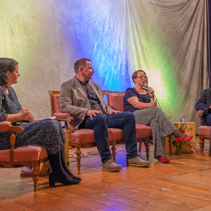 Dankefest im Pfarrsaal Kirchdorf/Kr, Bild vlnr: Ida Brandstätter PGR-Obmann Stellvertreterin, Günter Wolfinger - scheidender Pfarrverwalter, Bernadette Hackl - scheidende Pastoralassistentin, Jakob Haijes - PGR-Obmann