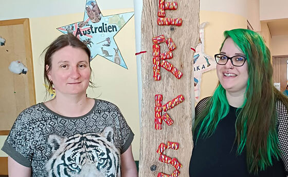 Bettina (li.) mit Sozialbetreuerin Sarah Edinger.