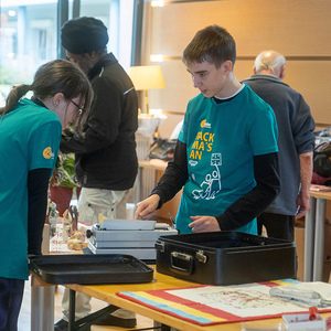 401 - Schätze aus alten Zeiten - Flohmarkt im Seniorenzentrum