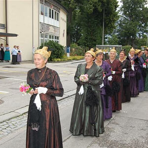 Trachtensonntag mit Ehejubilaren