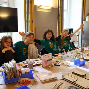 402 - Gemeinsam durchs Jahr - Holzkalender fürs Seniorenwohnhaus