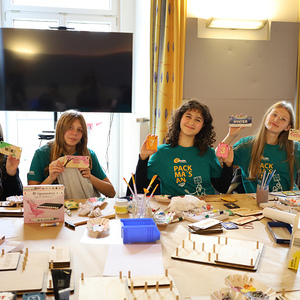 402 - Gemeinsam durchs Jahr - Holzkalender fürs Seniorenwohnhaus