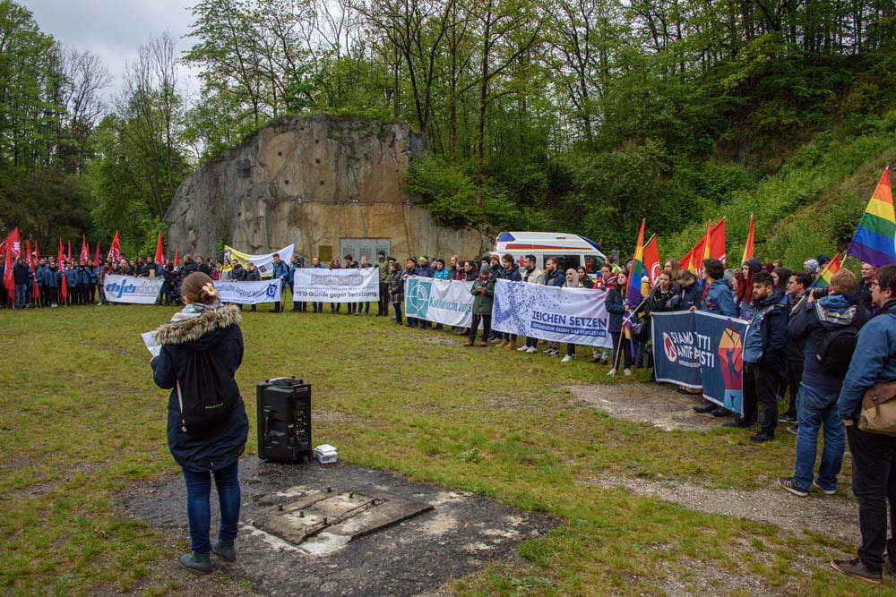 Gedenk- und Befreiungsfeier Mauthausen Anlässlich der 74. Wiederkehr der Befreiung des KZ-Mauthausen fand die Gedenk- und Befreiungsfeier zum Thema 'Niemals Nummer. Immer Mensch' statt. Mehr als 9.000 Menschen nahmen daran teil.Jugendorganisationen