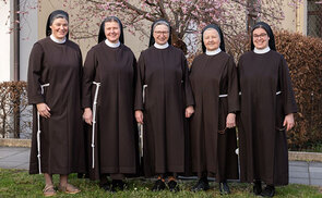 (v. l.) Sr. Johanna Ziebermayr (Ordensrätin), Sr. Rita Kitzmüller (Ordensrätin), Sr. Barbara Lehner (Generaloberin), Sr. Rosa Steiner (Generalvikarin), Sr. Luzia Reiter (Ordensrätin)