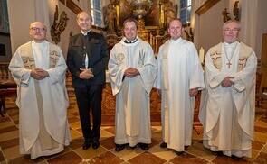 Amtseinführung von Pfarrer und Pfarrvorständen in der neuen Pfarre Tassilo-Kremsmünster